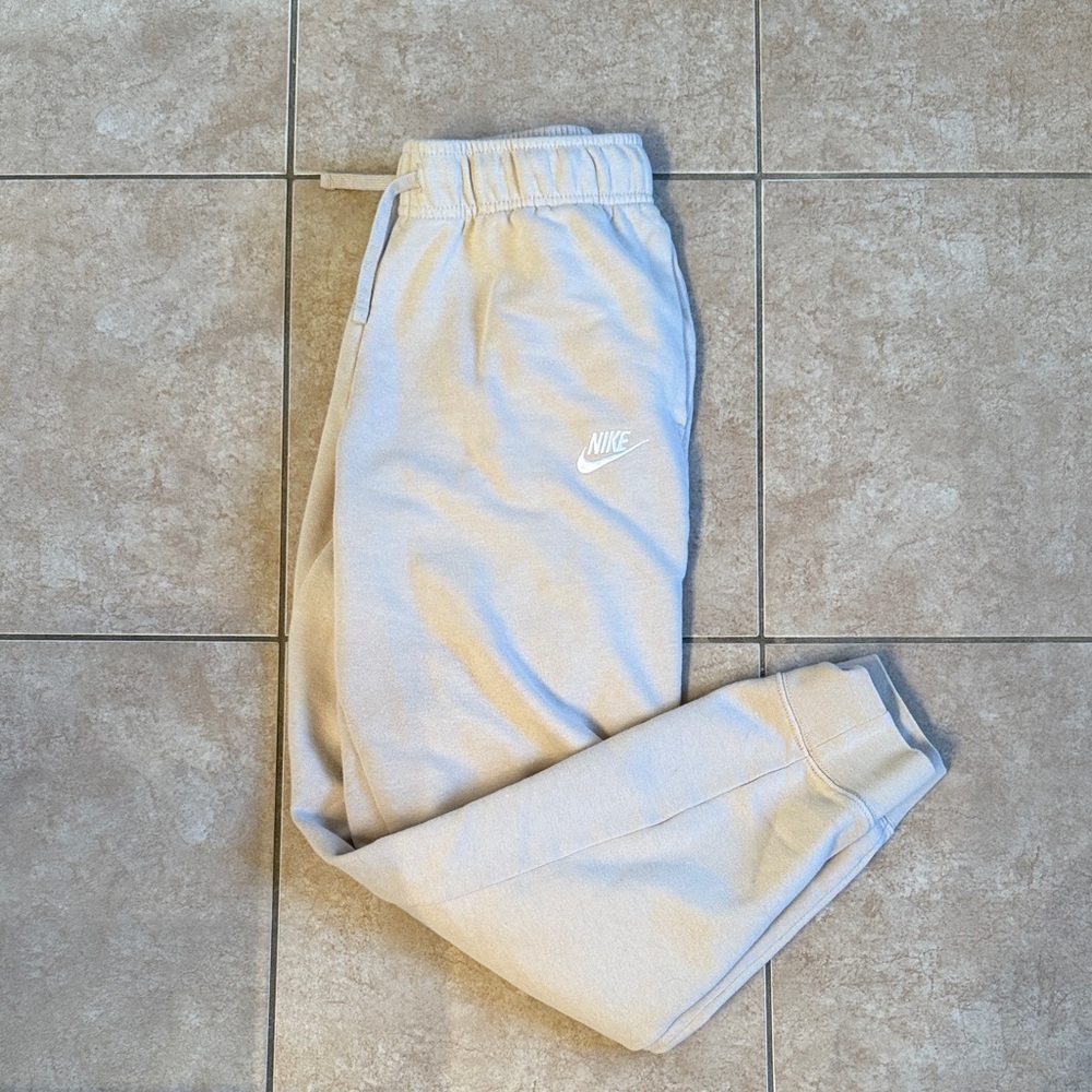 Nike Women’s jogger sweatpants